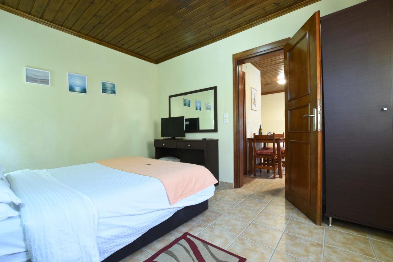 Haus Platanos Apartments & Bungalows By The Sea Vourvourou Exterior photo