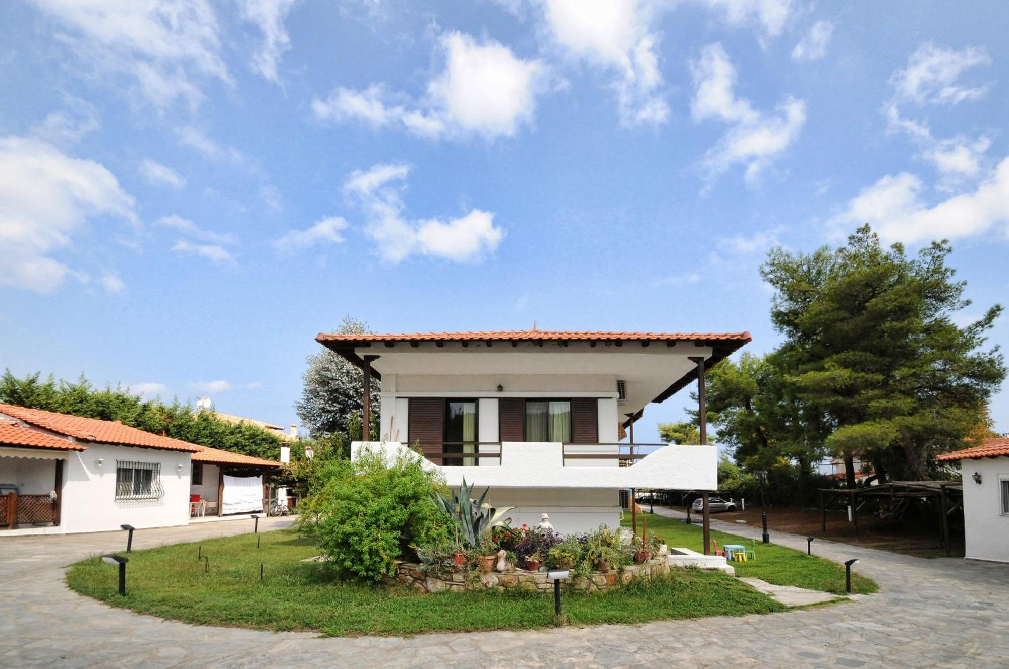 Haus Platanos Apartments & Bungalows By The Sea Vourvourou Exterior photo