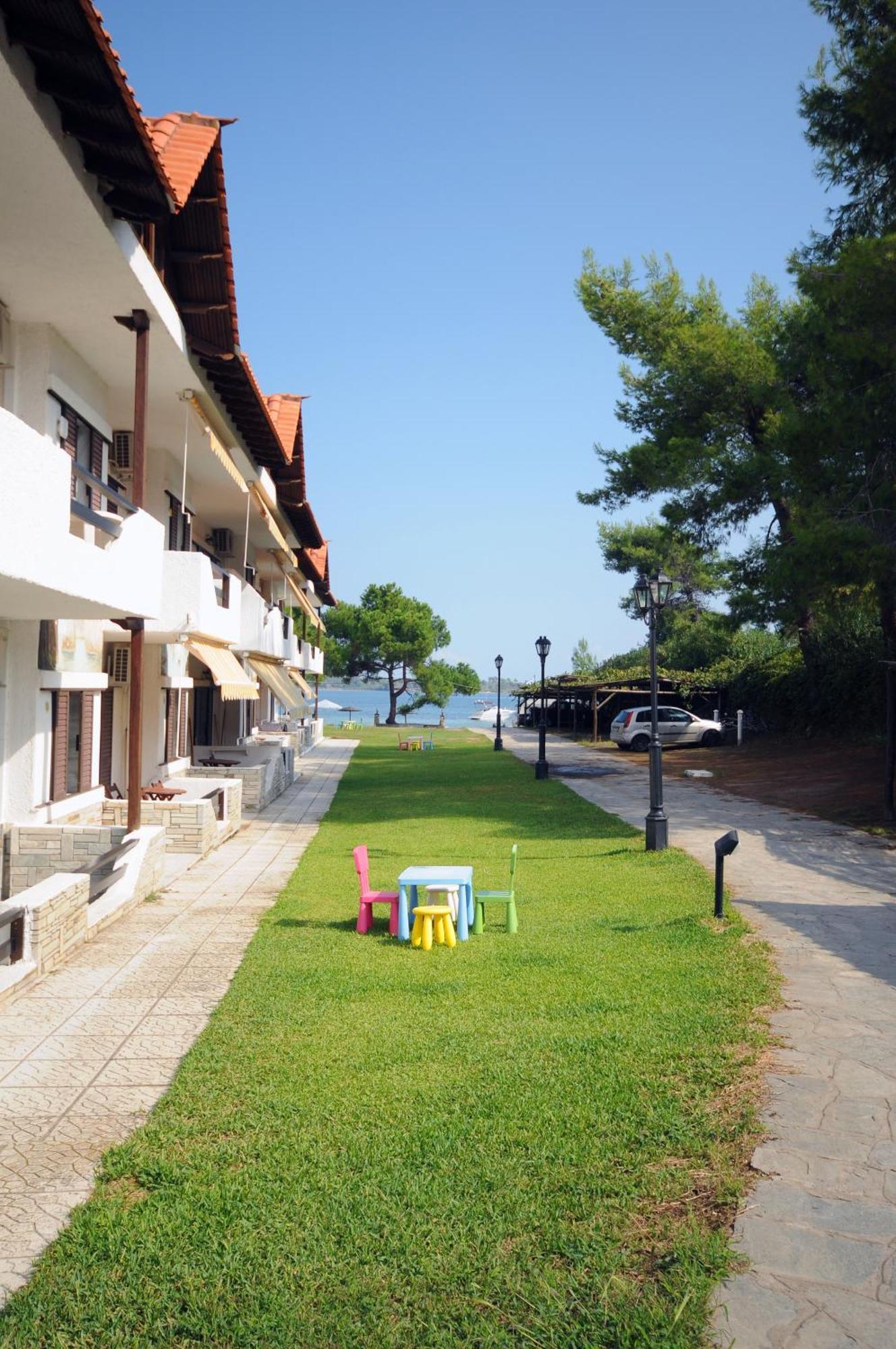 Haus Platanos Apartments & Bungalows By The Sea Vourvourou Exterior photo